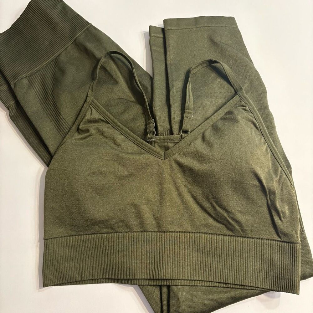 Victoria’s Secret Pink Olive Green Seamless Workout Tights and Sports Bra M/L - Picture 6 of 12